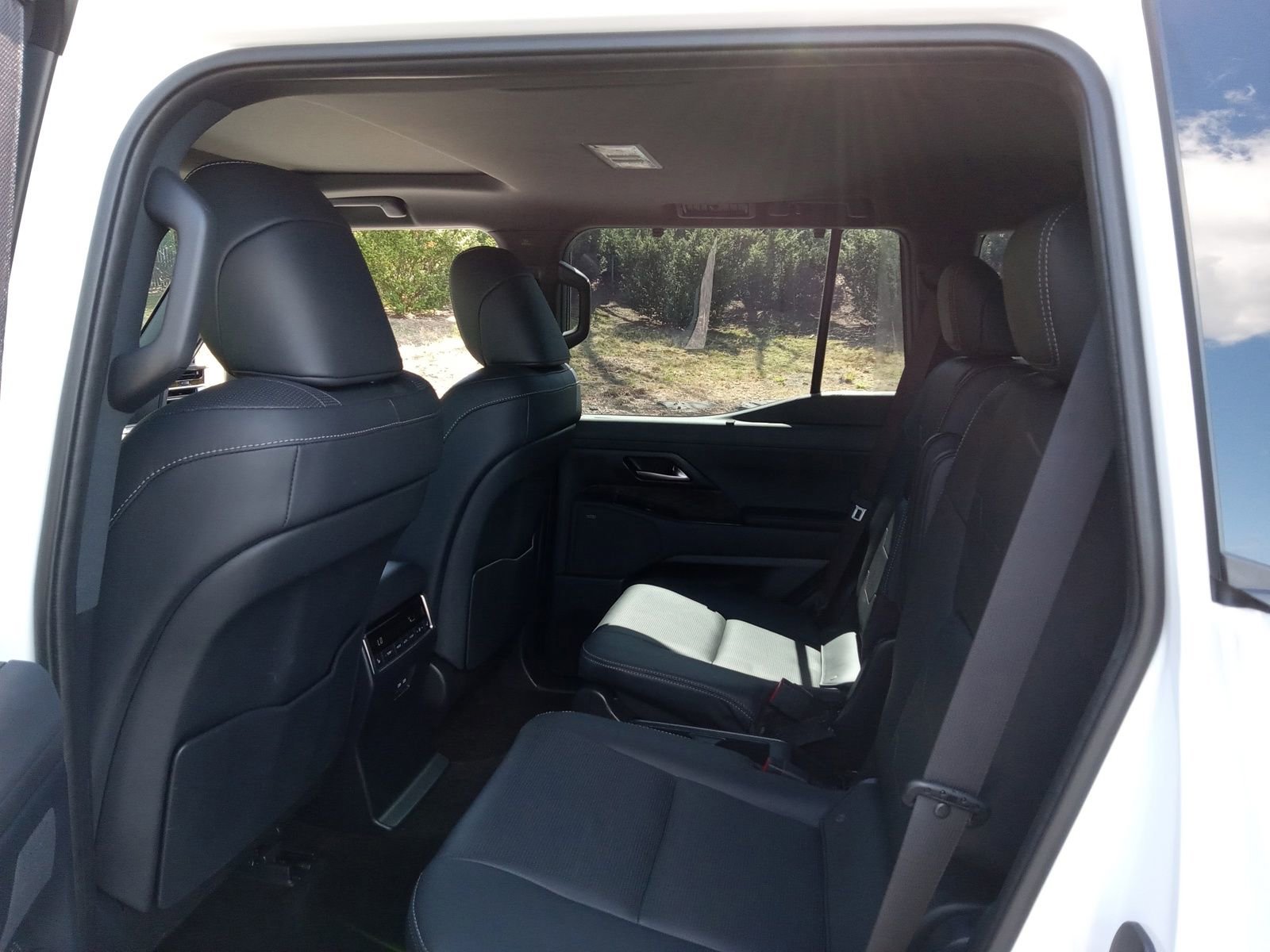 Used 2025 Lexus GX 550 w/ Accessory Package (2T) AWD/4WD image 17