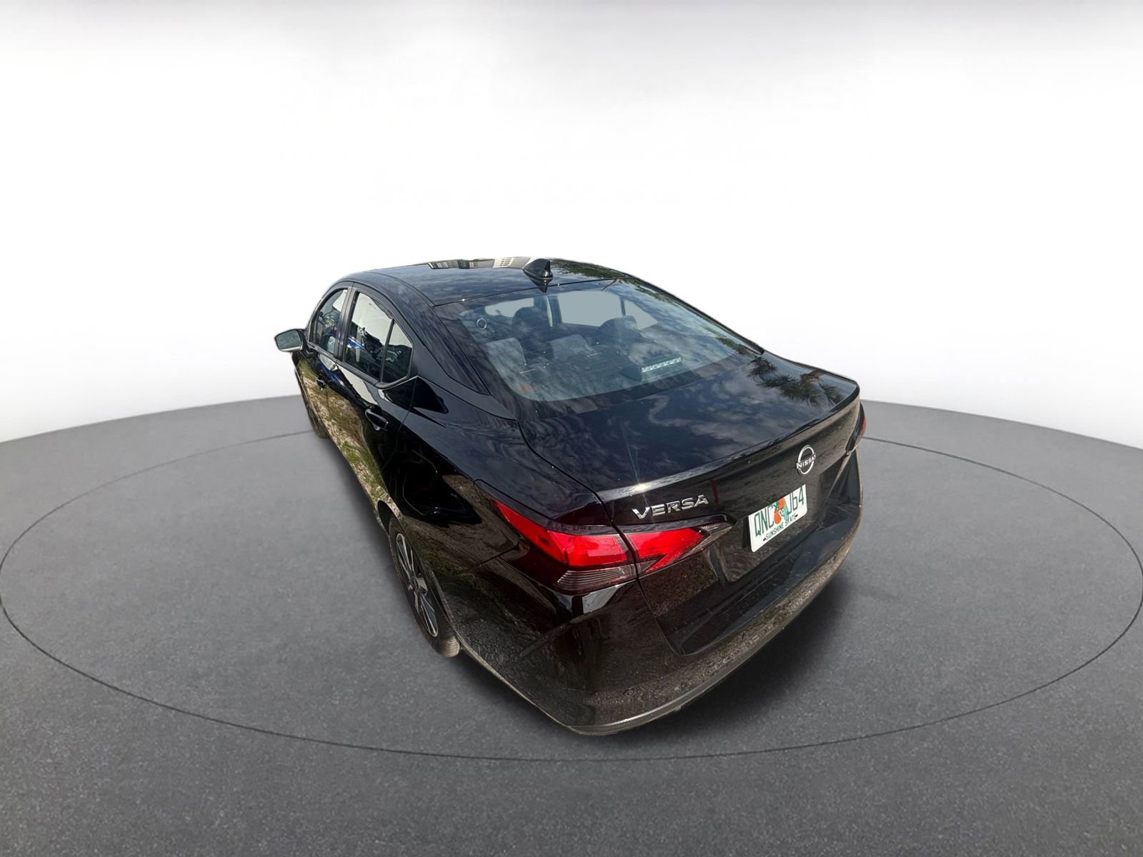 Used 2025 Nissan Versa SV FWD image 4