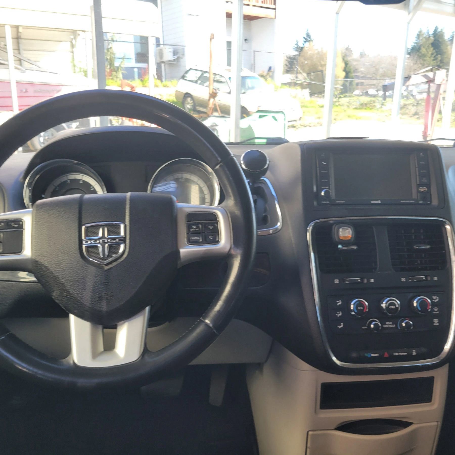 Used 2017 Dodge Grand Caravan SXT w/ Quick Order Package 29G SXT FWD image 6