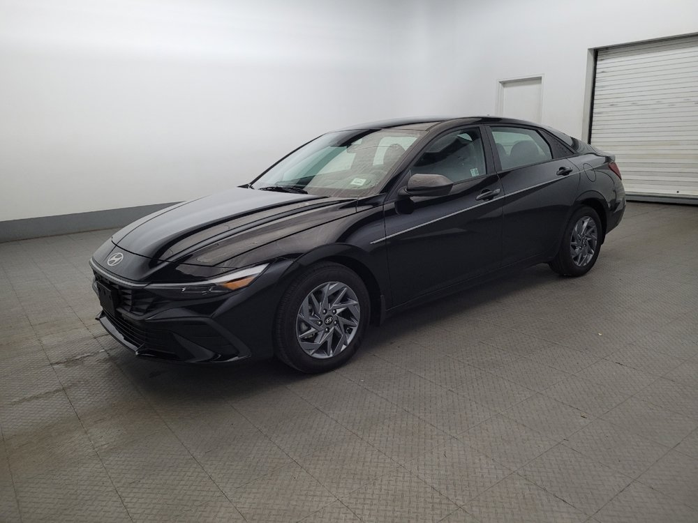 Used 2024 Hyundai Elantra SEL FWD image 2