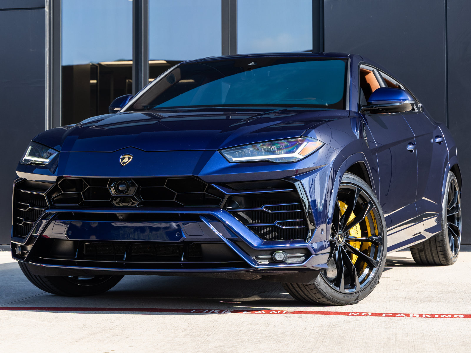 Used 2021 Lamborghini Urus AWD/4WD image 1