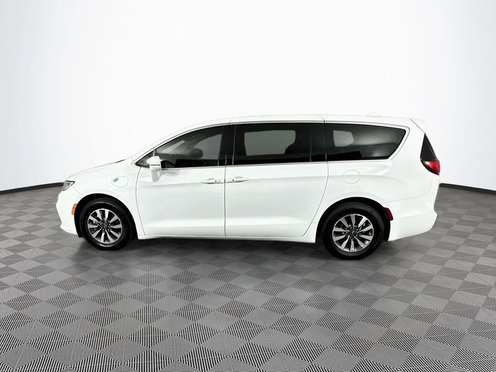 Certified 2022 Chrysler Pacifica Touring-L FWD image 6