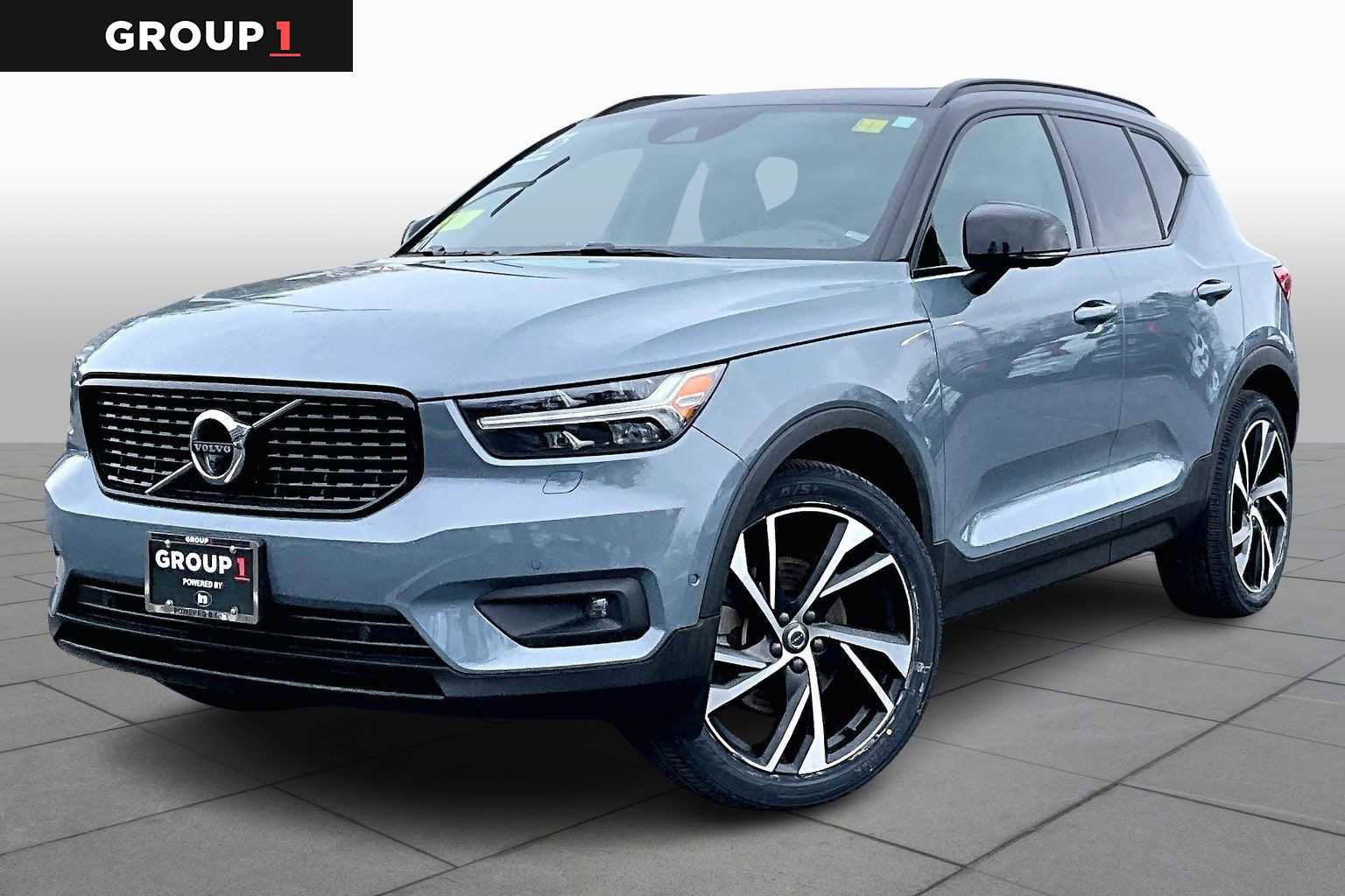 Used 2022 Volvo XC40 T5 R-Design w/ Advanced Package