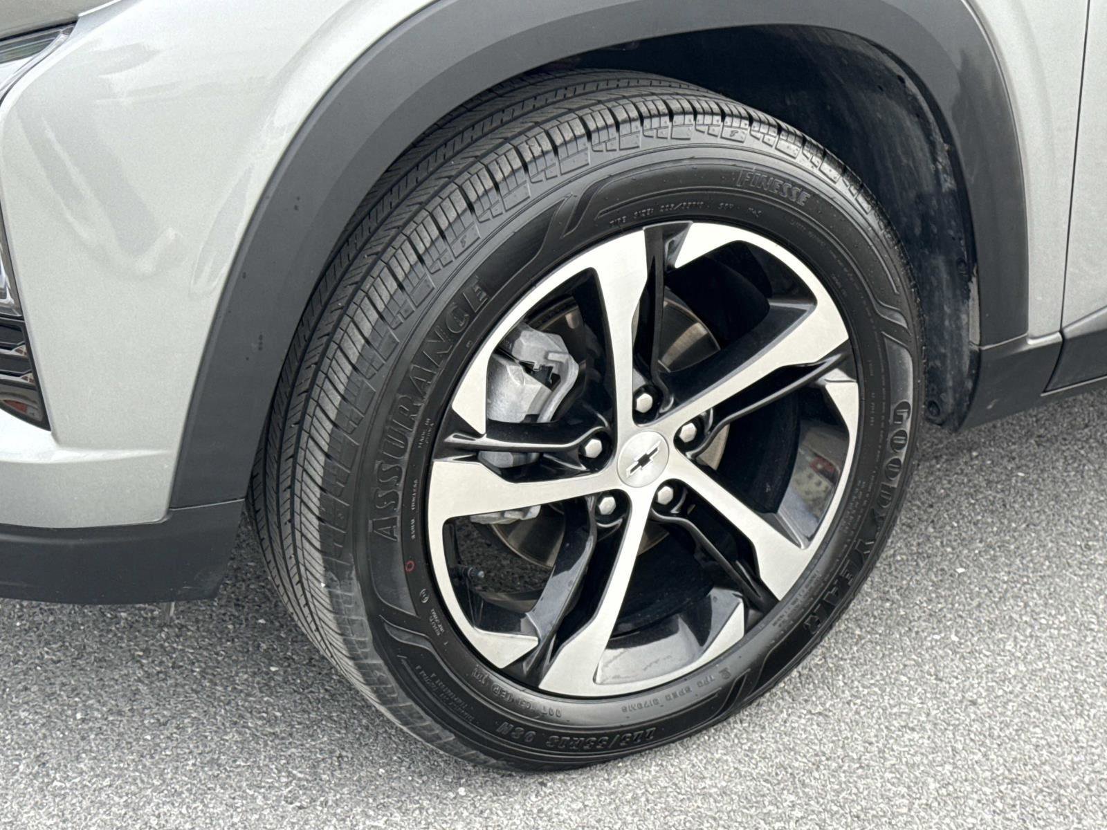 Used 2024 Chevrolet Trax RS w/ Driver Confidence Package image 29