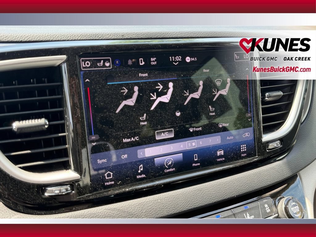 Used 2024 Chrysler Pacifica Touring-L FWD image 27