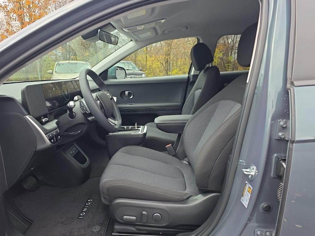 Used 2025 Hyundai Ioniq 5 SE image 15