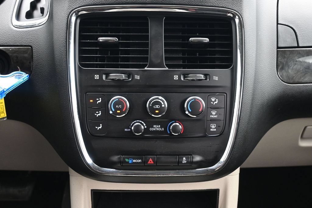 Used 2016 Dodge Grand Caravan SXT FWD image 44