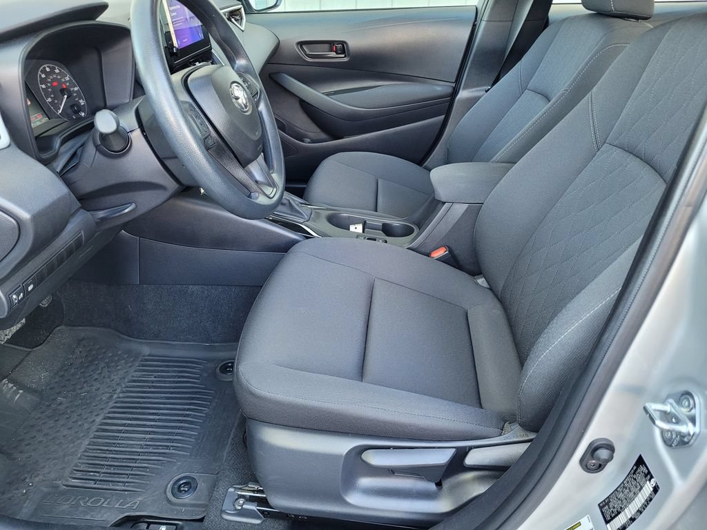 Used 2025 Toyota Corolla LE FWD image 24