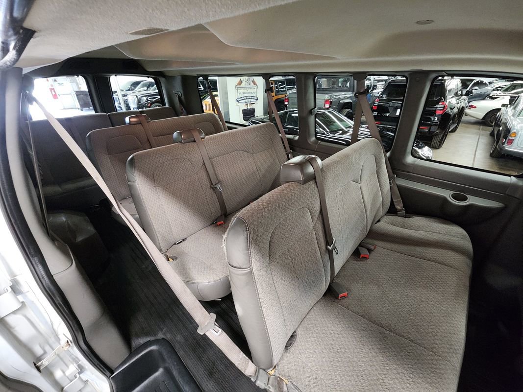 Used 2018 GMC Savana 3500 LT w/ LT Preferred Equipment Group image 16