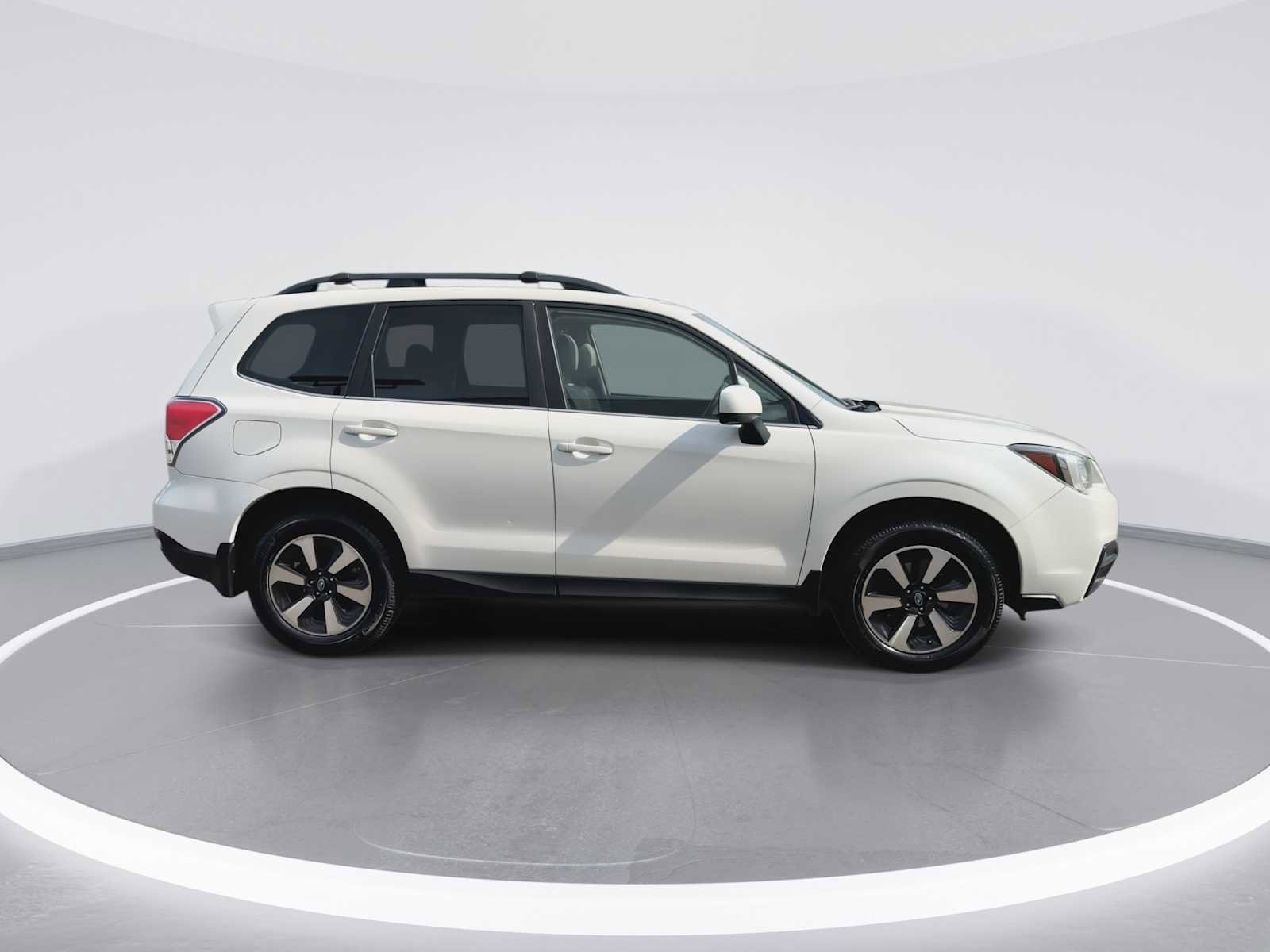 Used 2017 Subaru Forester 2.5i Limited AWD/4WD image 9