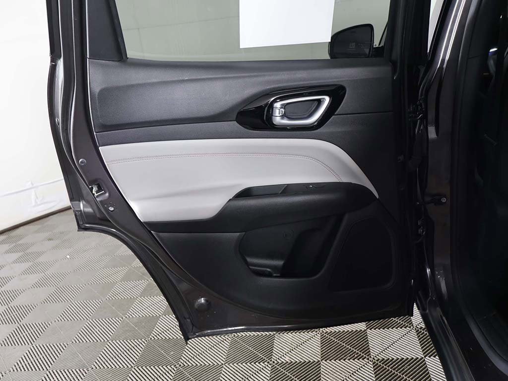 Used 2023 Jeep Compass Limited image 25