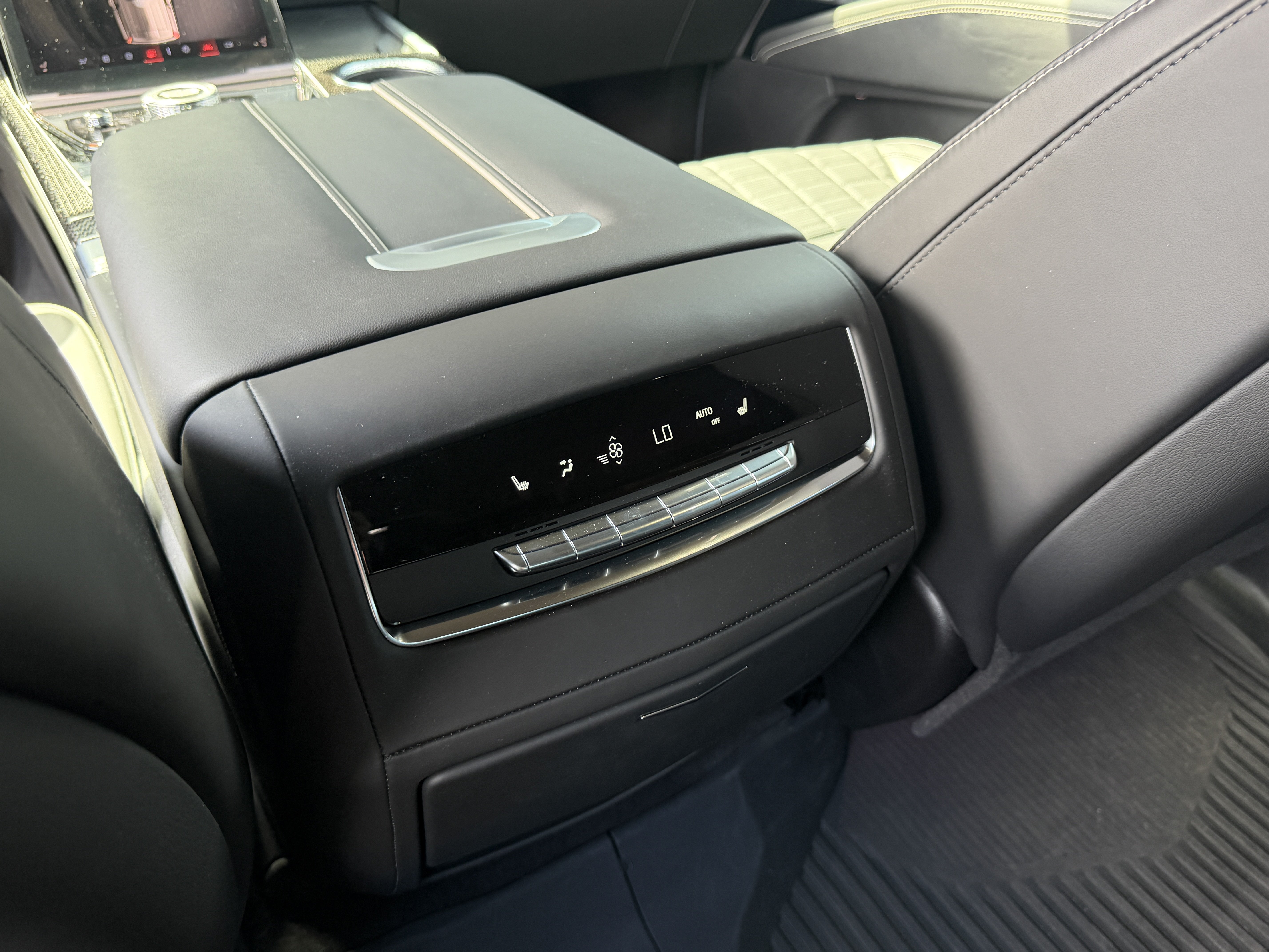 Used 2025 Cadillac Escalade V AWD/4WD image 25