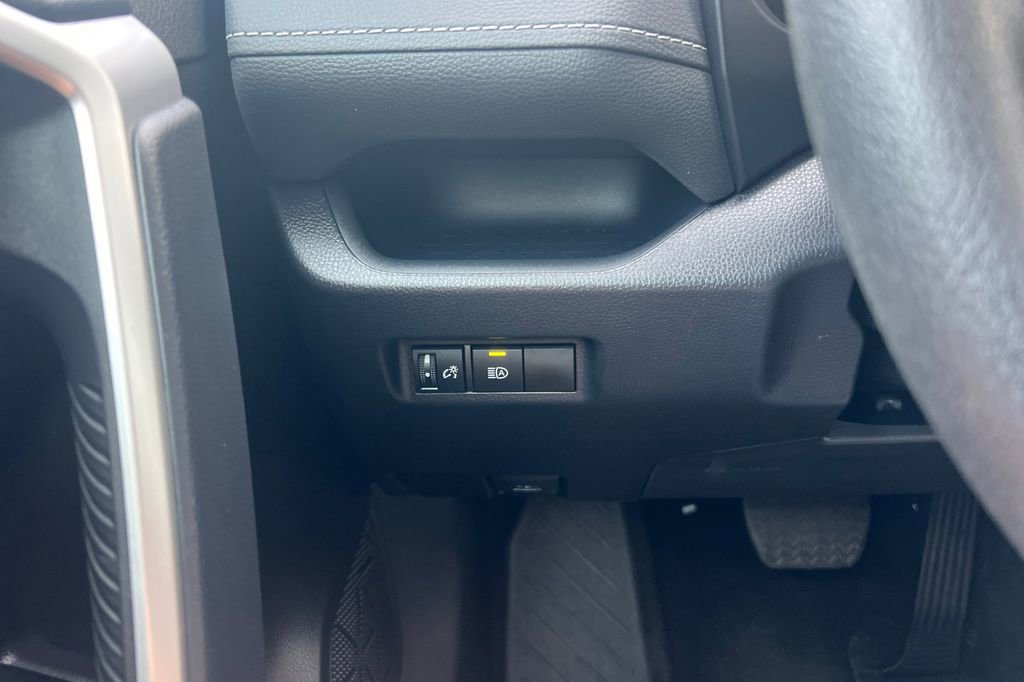 Certified 2025 Toyota RAV4 LE image 30