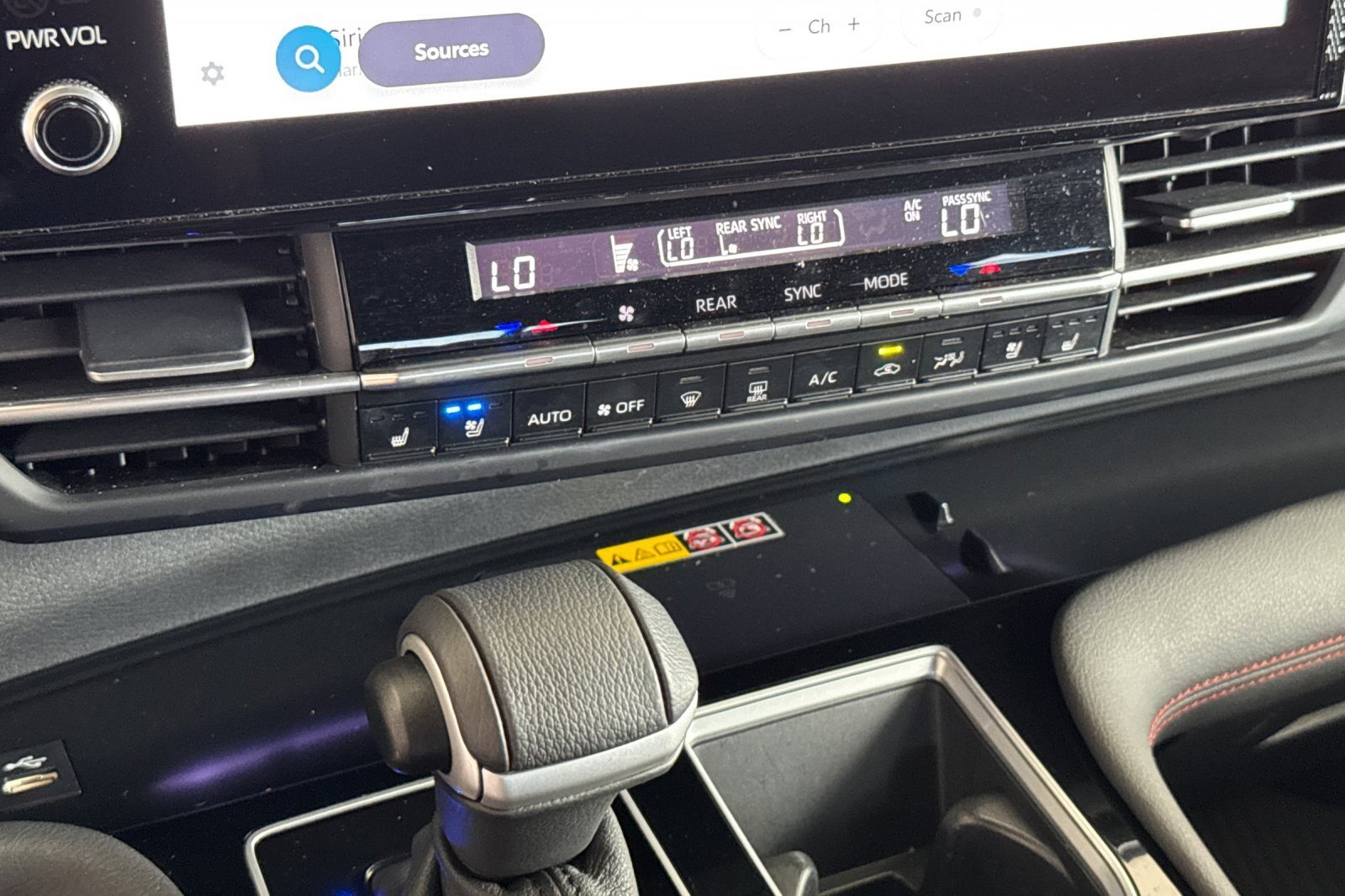 Used 2025 Toyota Sienna XSE w/ XSE Premium Package FWD image 20