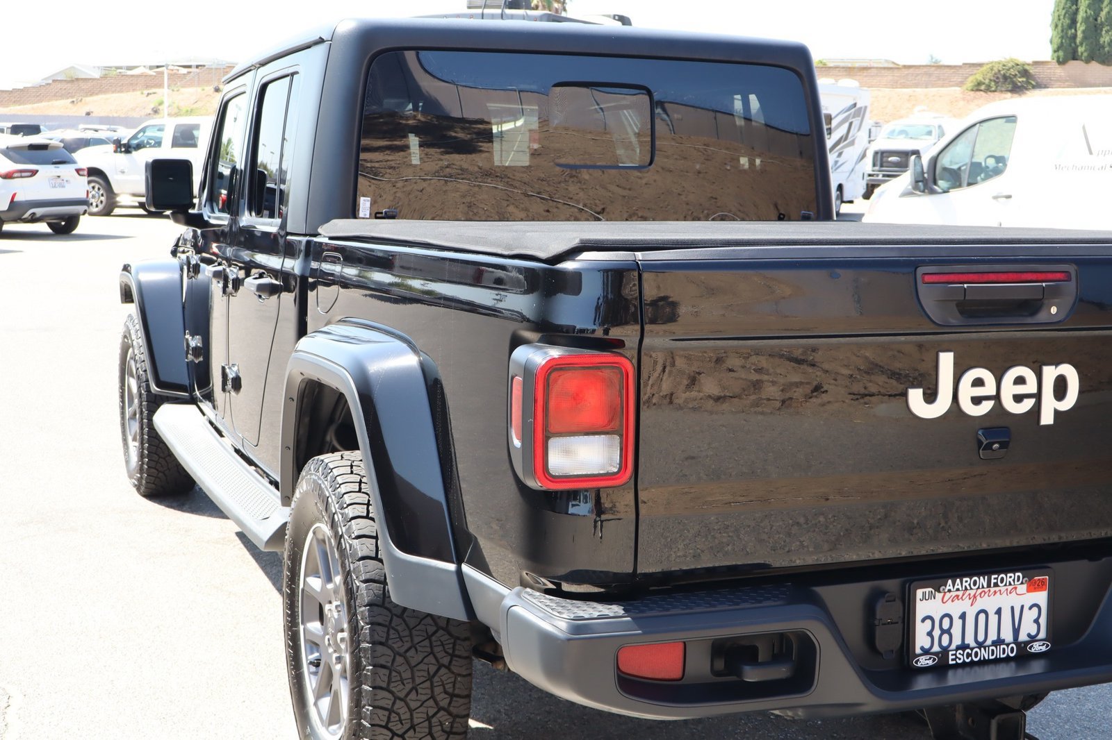 Used 2020 Jeep Gladiator Overland w/ Trailer Tow Package AWD/4WD image 16