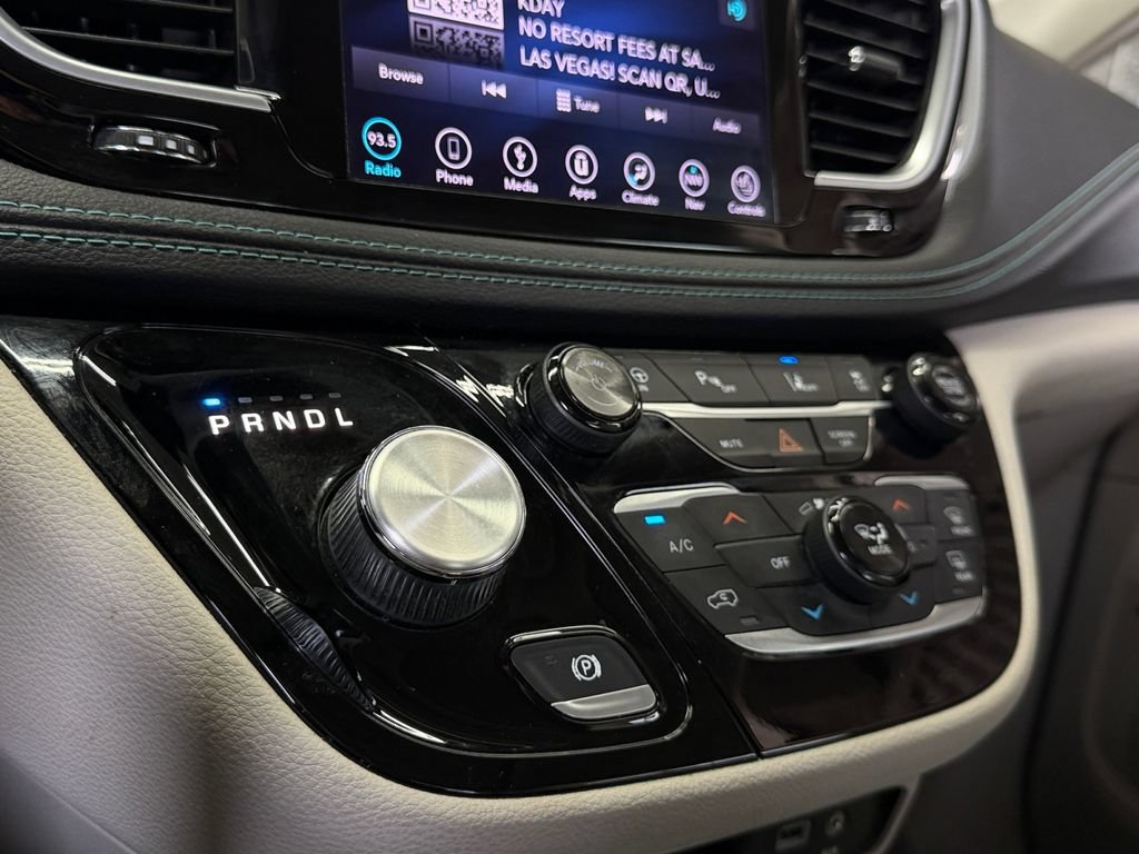 Used 2018 Chrysler Pacifica Limited w/ Advanced Safetytec Group FWD image 19