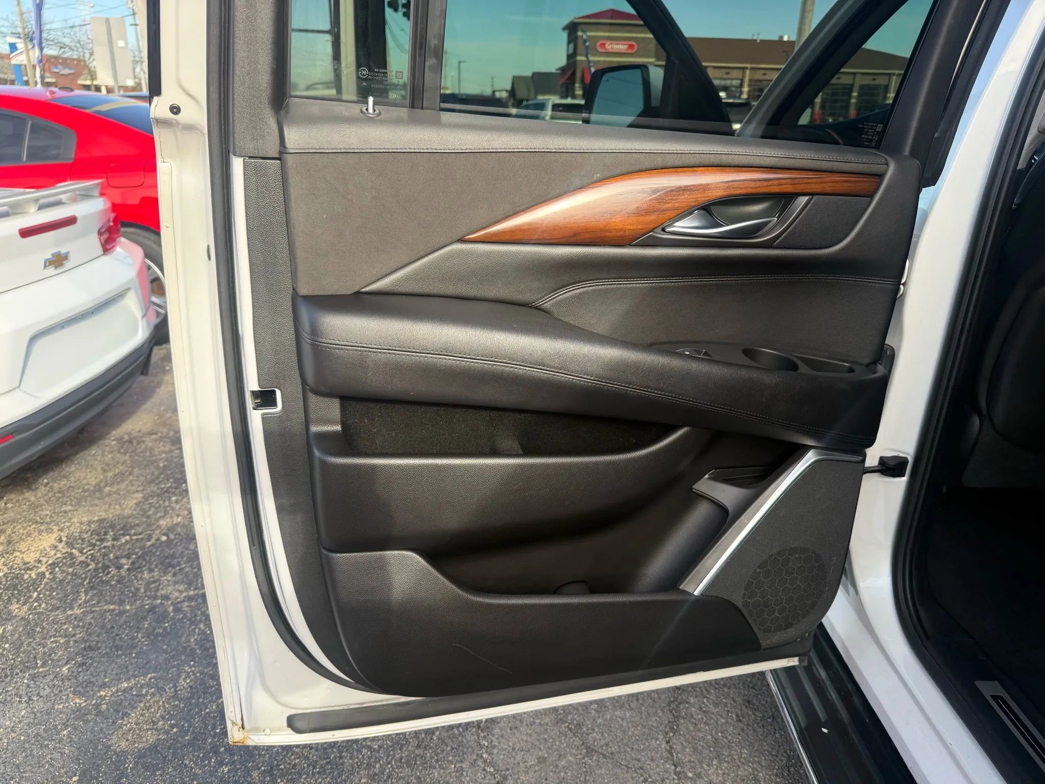 Used 2017 Cadillac Escalade ESV Luxury image 16