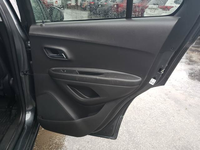Used 2020 Chevrolet Trax LT w/ LT Convenience Package AWD/4WD image 18