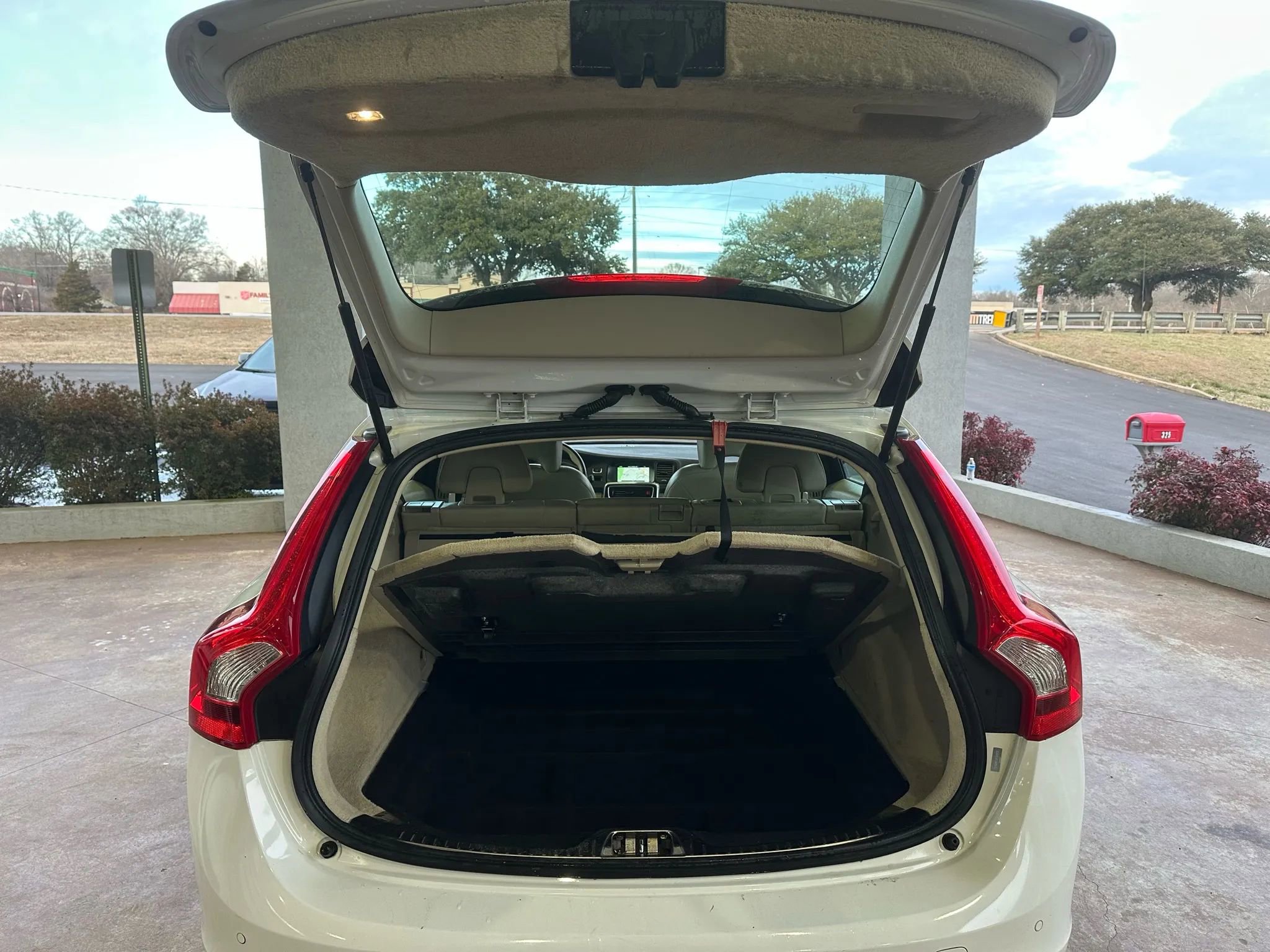 Used 2015 Volvo V60 T5 Premier FWD image 22