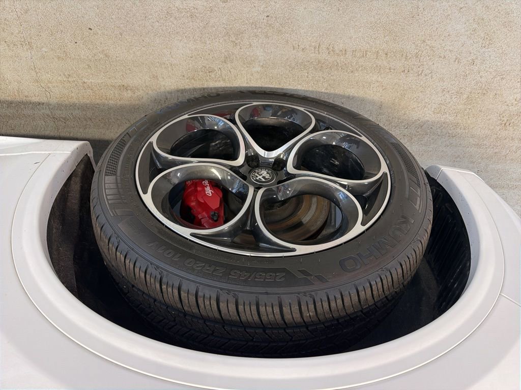 Used 2023 Alfa Romeo Stelvio Veloce image 34