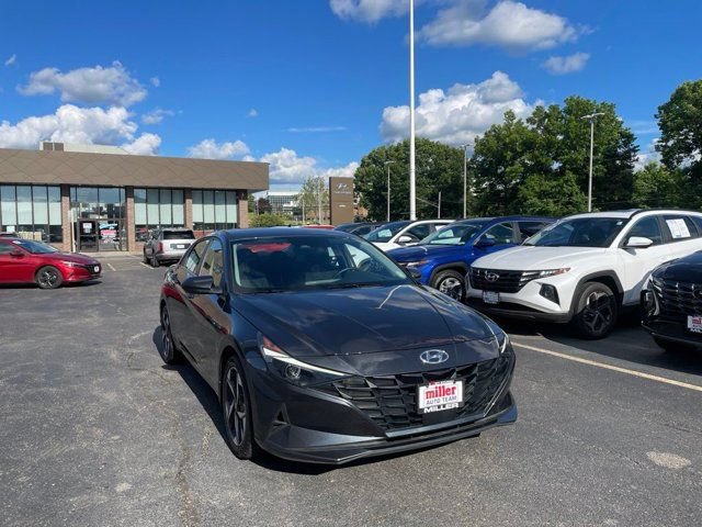 Used 2023 Hyundai Elantra Limited FWD image 2