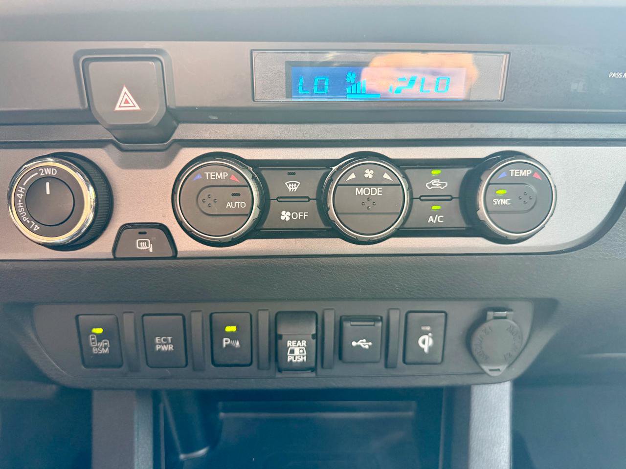 Used 2021 Toyota Tacoma TRD Off-Road w/ Technology Package AWD/4WD image 26