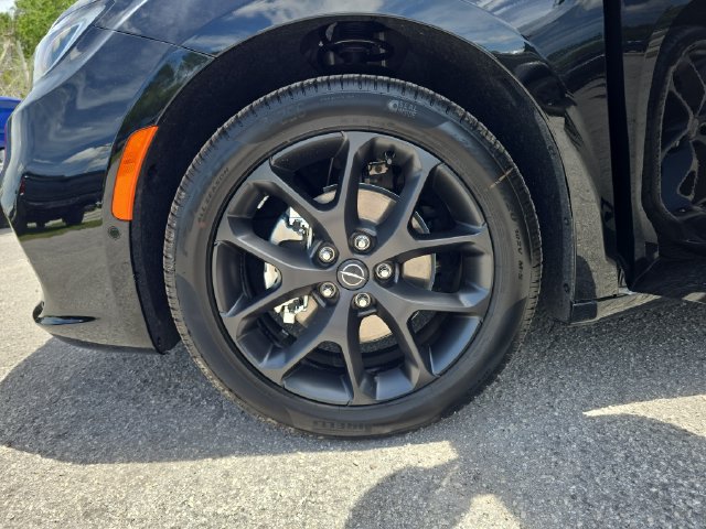 New 2026 Chrysler Pacifica Limited w/ S Appearance Package FWD image 30