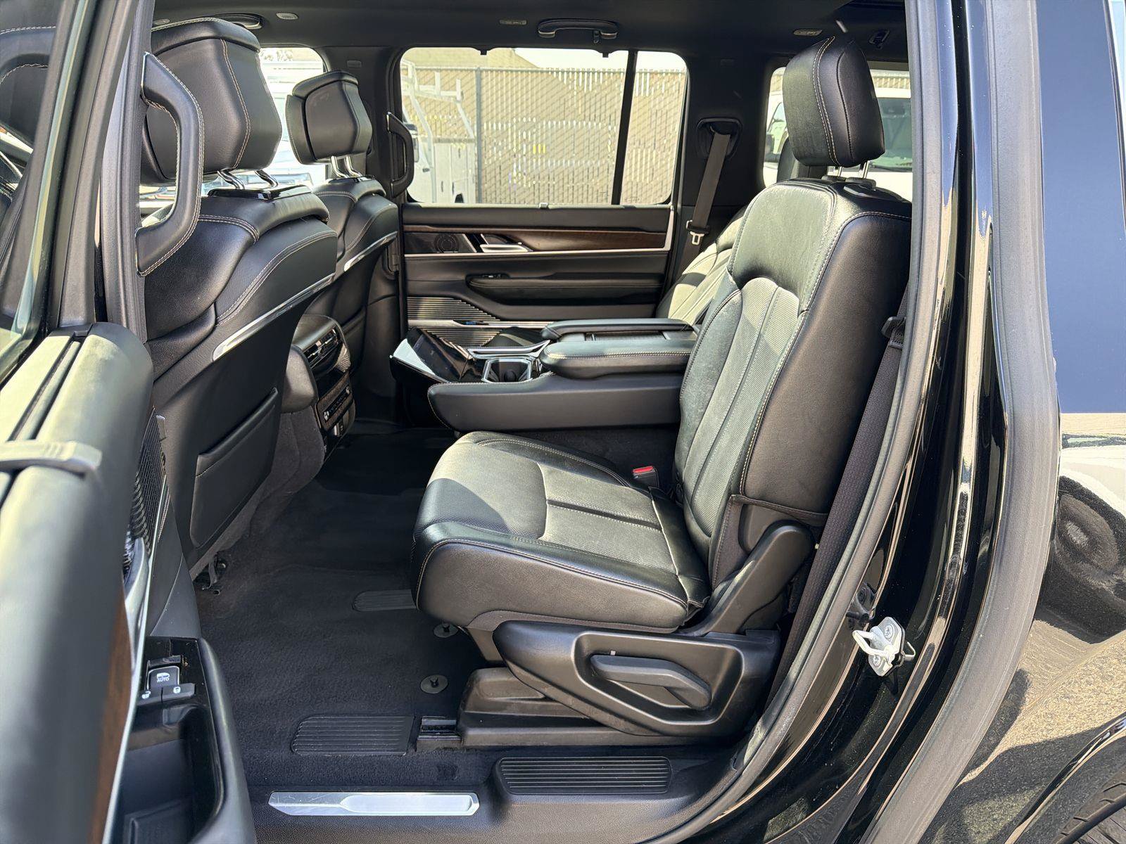 Used 2024 Jeep Grand Wagoneer L 4WD image 25