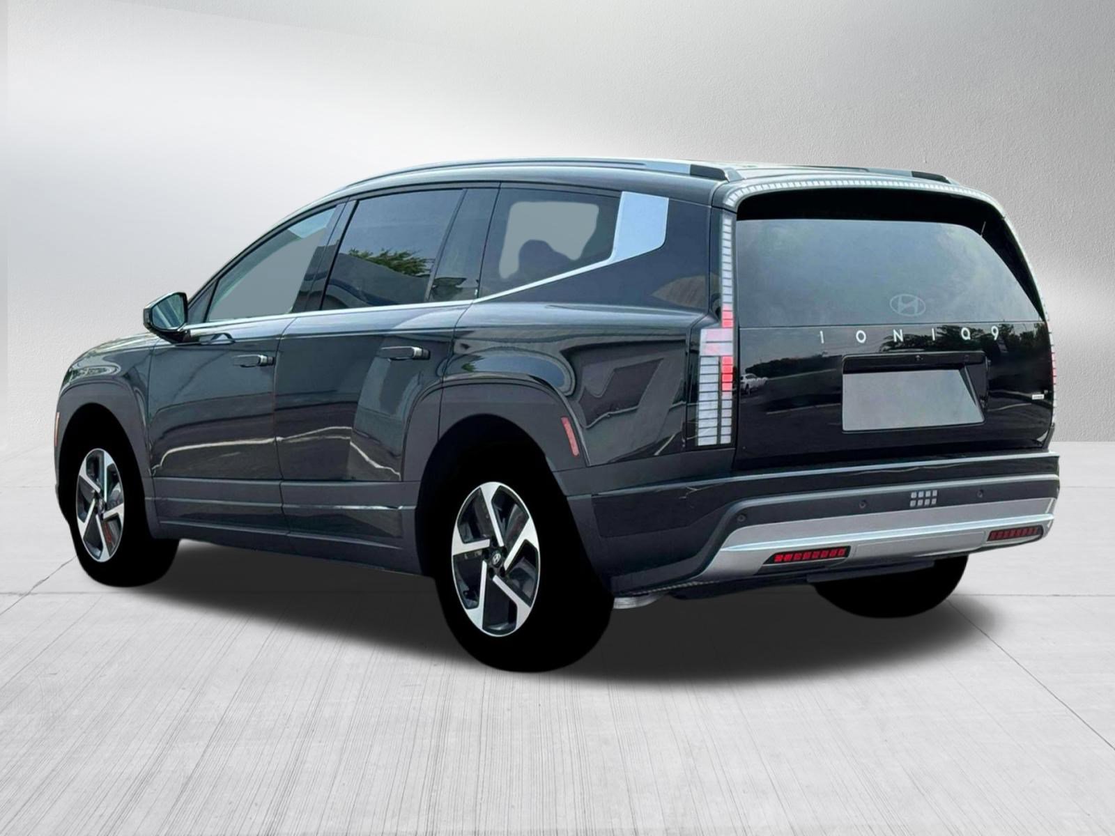 New 2026 Hyundai Ioniq 9 SE image 5