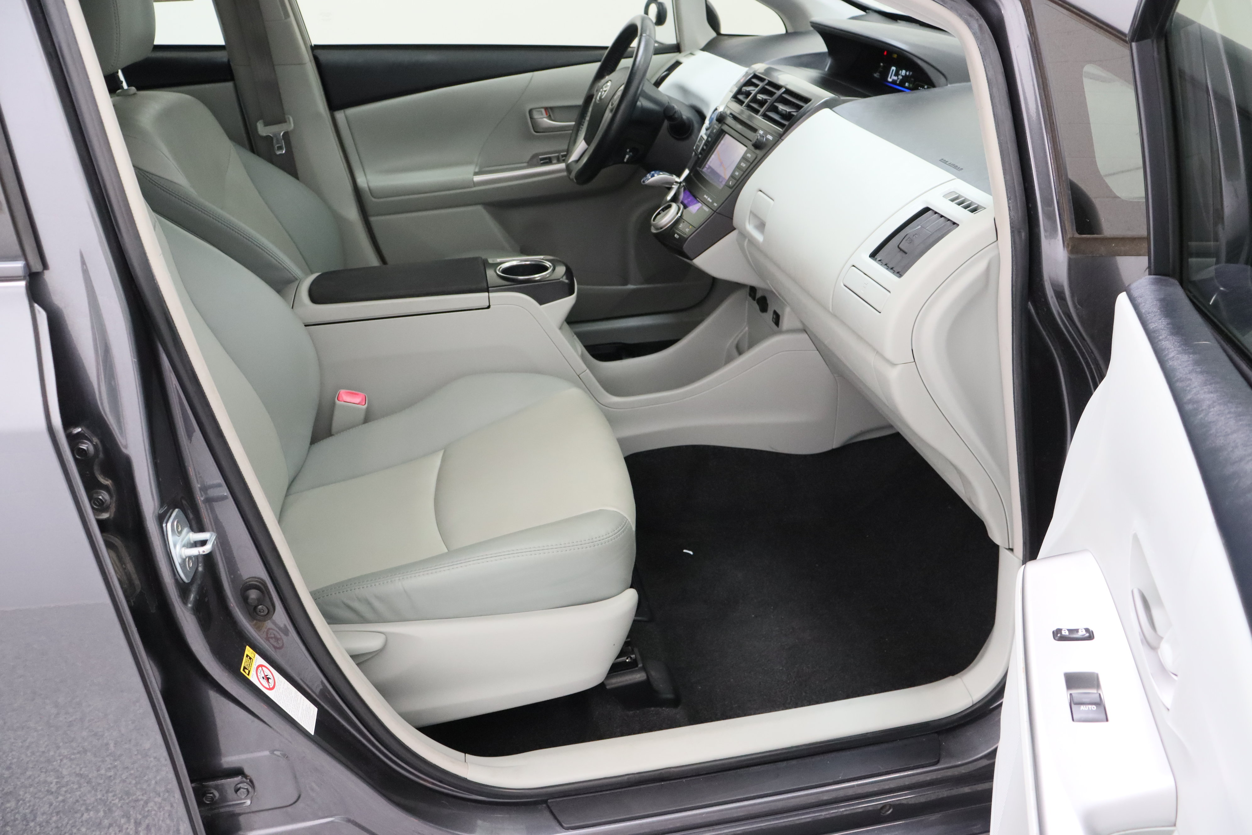Used 2013 Toyota Prius V Five FWD image 36