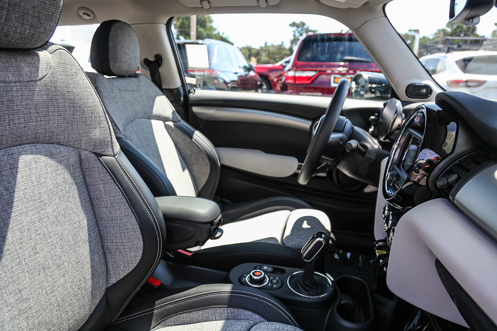 Used 2021 MINI Cooper SE w/ 6.5" Touchscreen Package image 16