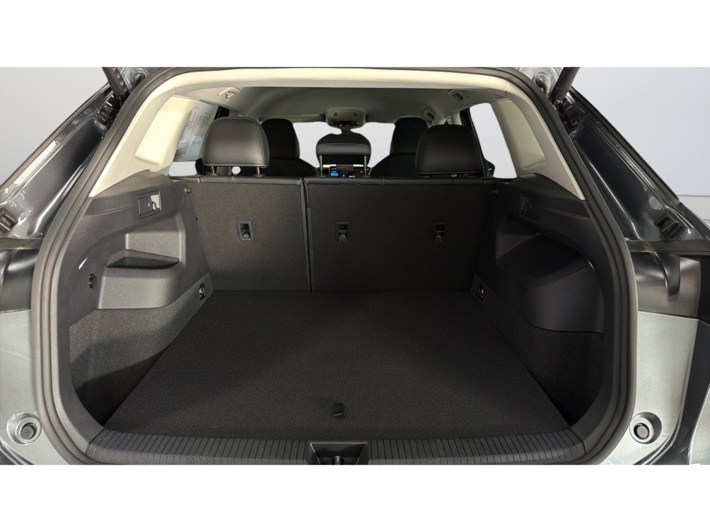 Certified 2025 Volkswagen Tiguan SE FWD image 40