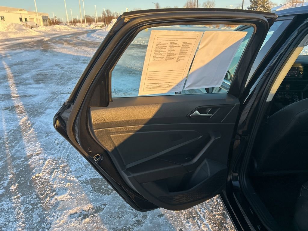 Used 2024 Volkswagen Jetta SE w/ Panoramic Sunroof Package image 19