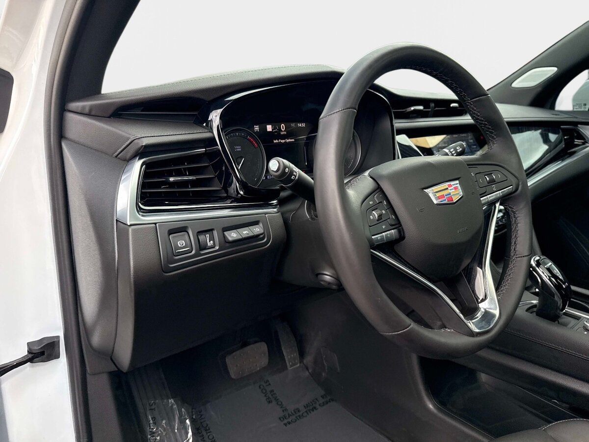 Used 2025 Cadillac XT6 Premium Luxury w/ Technology Package AWD/4WD image 20