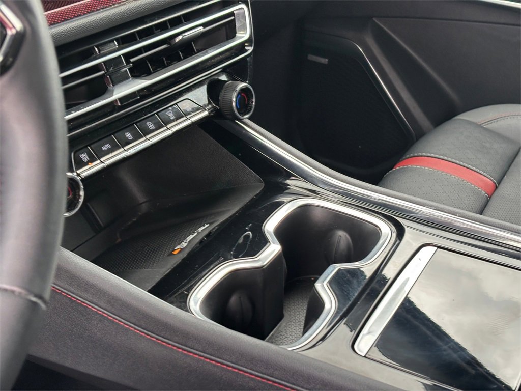 Used 2025 Chevrolet Traverse RS image 12