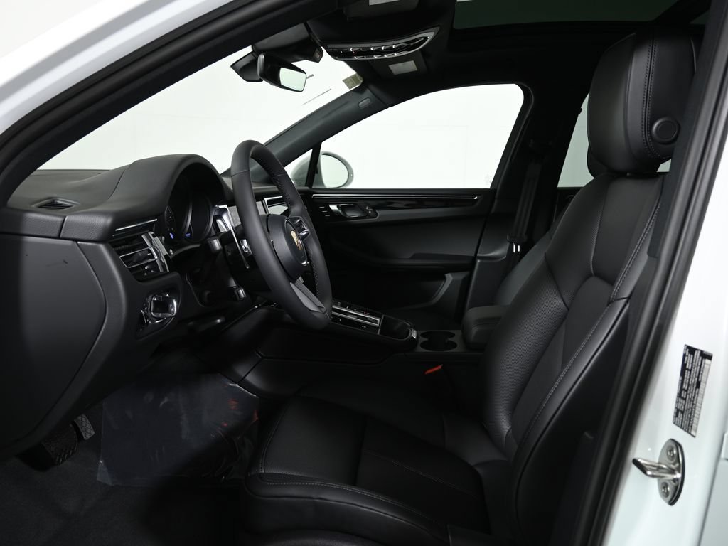 Used 2026 Porsche Macan AWD/4WD image 5