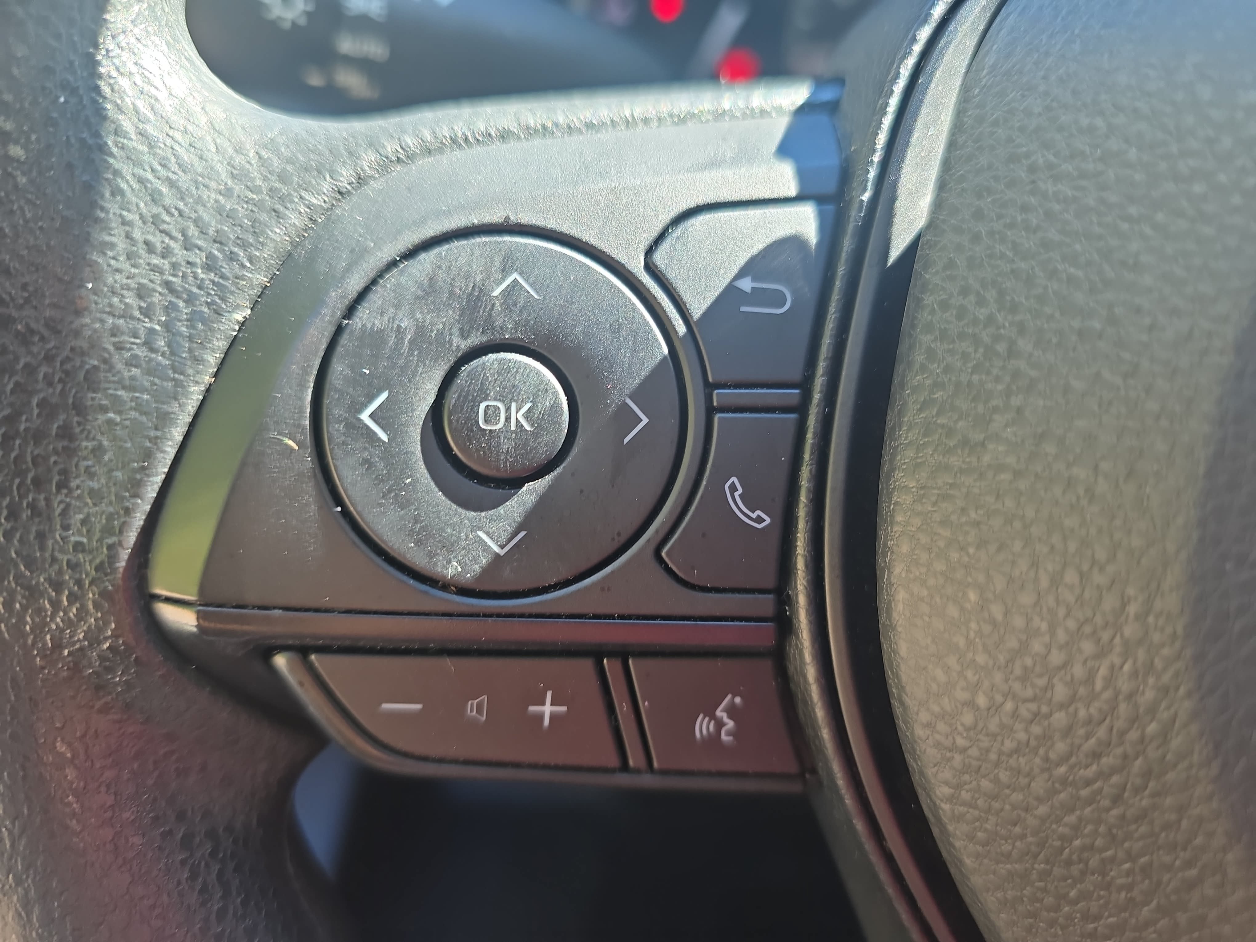 Used 2025 Toyota RAV4 XLE FWD image 16