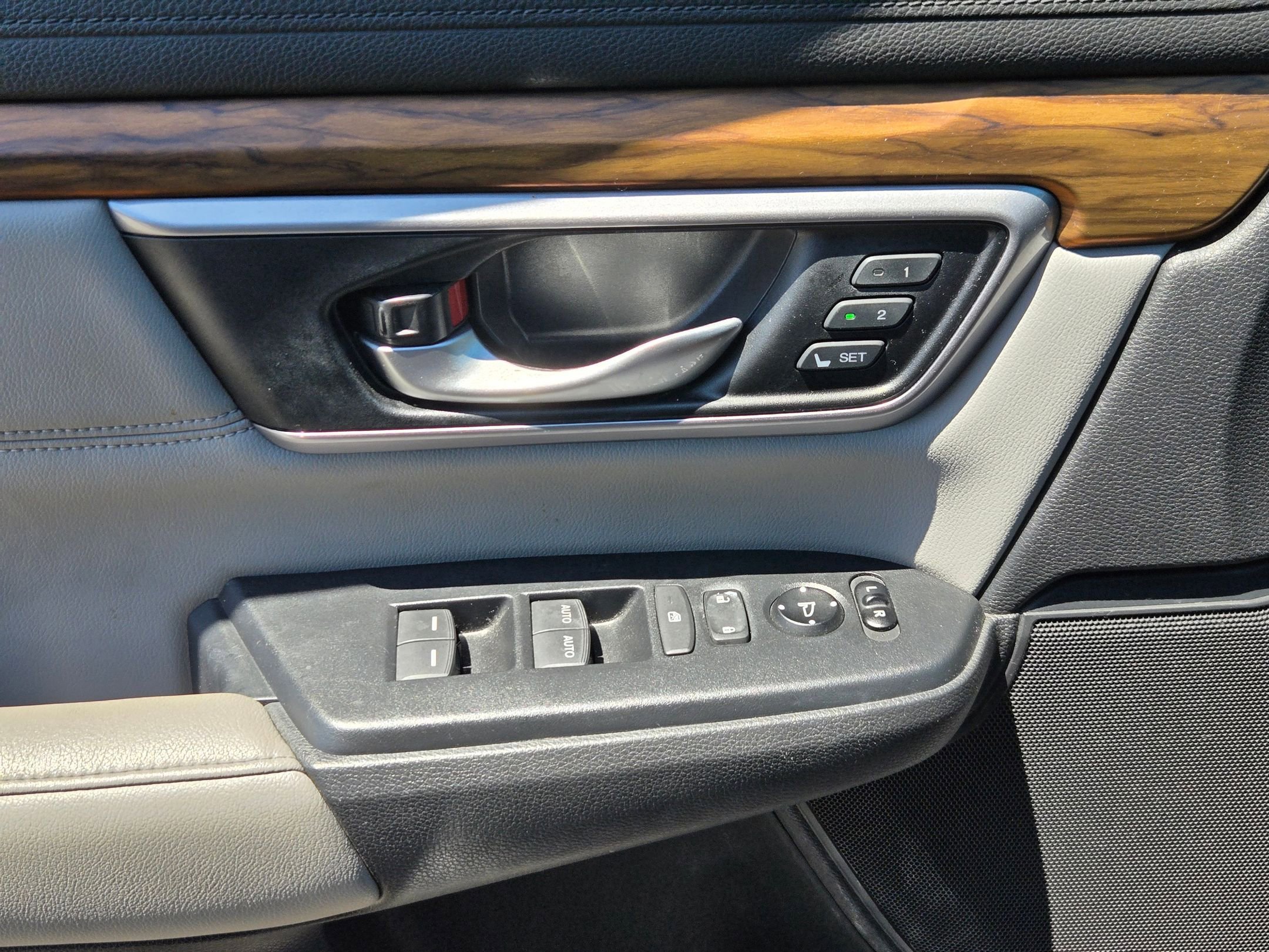 Used 2017 Honda CR-V EX-L image 11