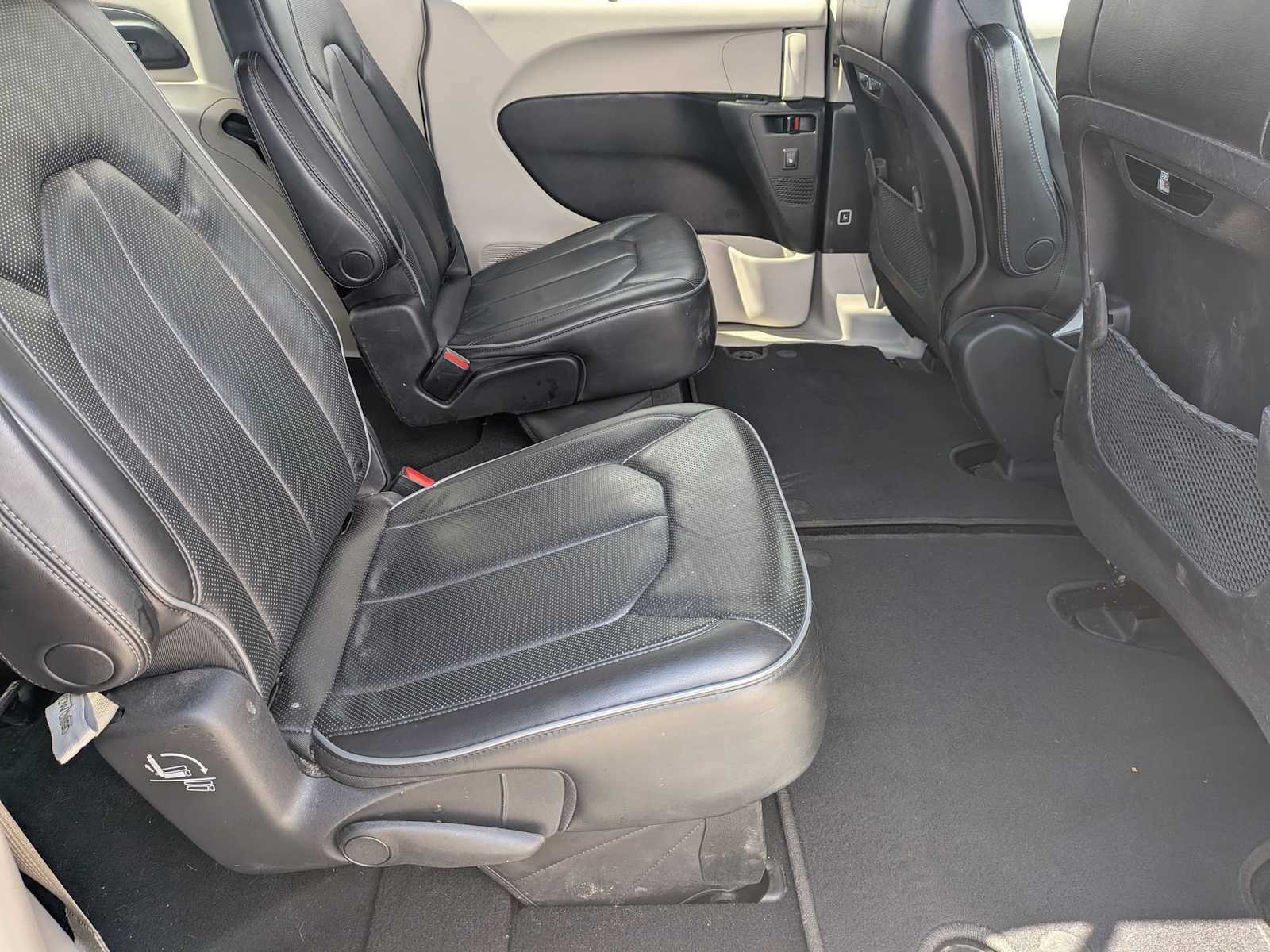 Certified 2018 Chrysler Pacifica Touring-L FWD image 21