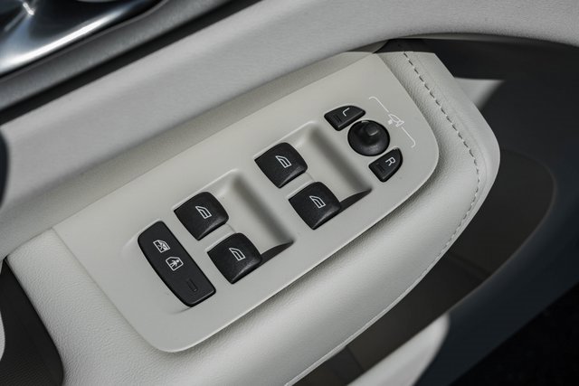 New 2026 Volvo XC60 B5 Ultra w/ Protection Package Premier image 37