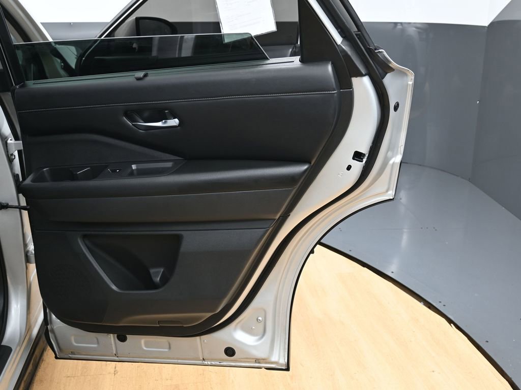 Used 2023 Nissan Pathfinder SL w/ Black Appearance Package image 41