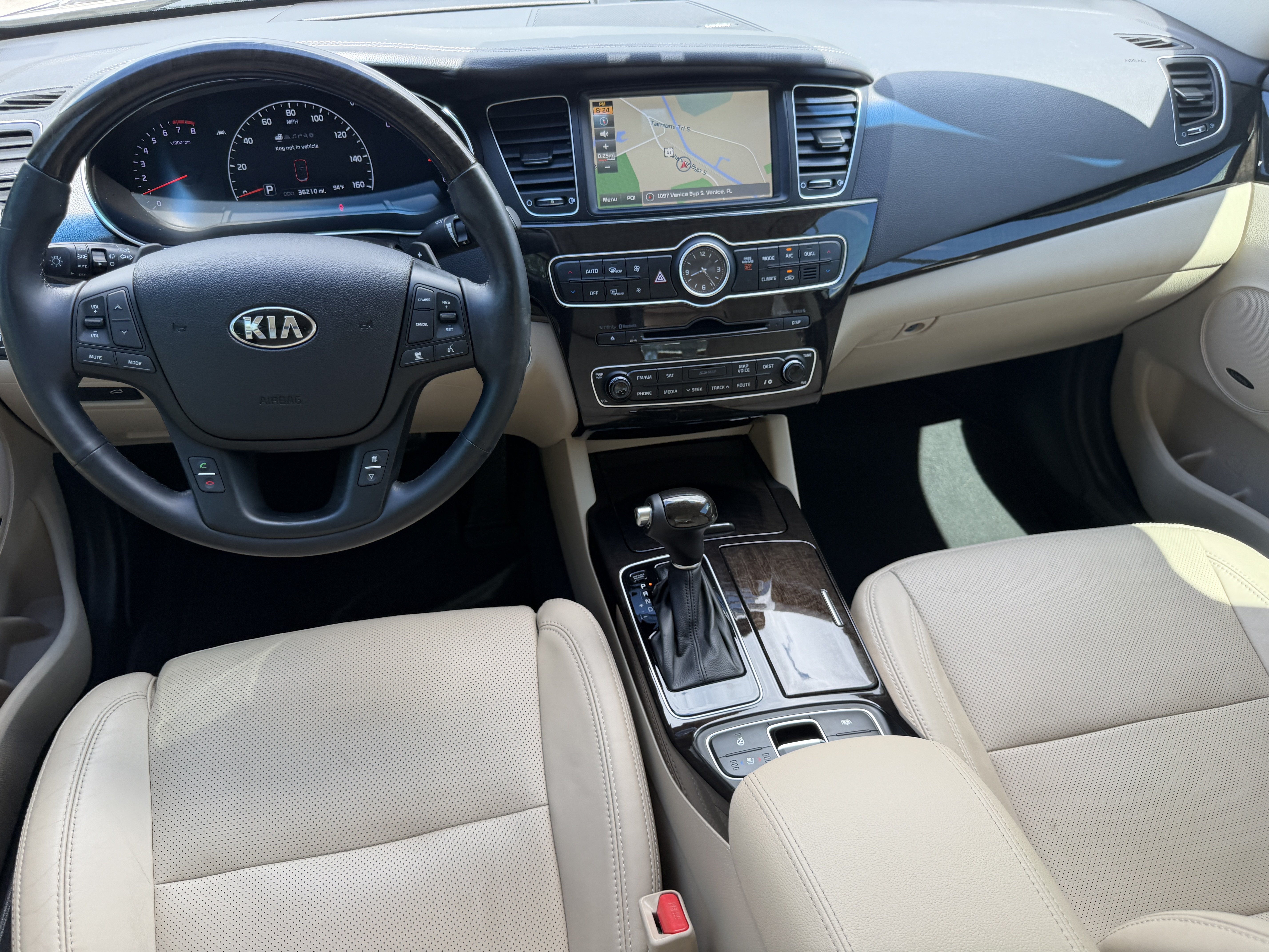 Used 2015 Kia Cadenza Premium w/ Technology Package FWD image 11