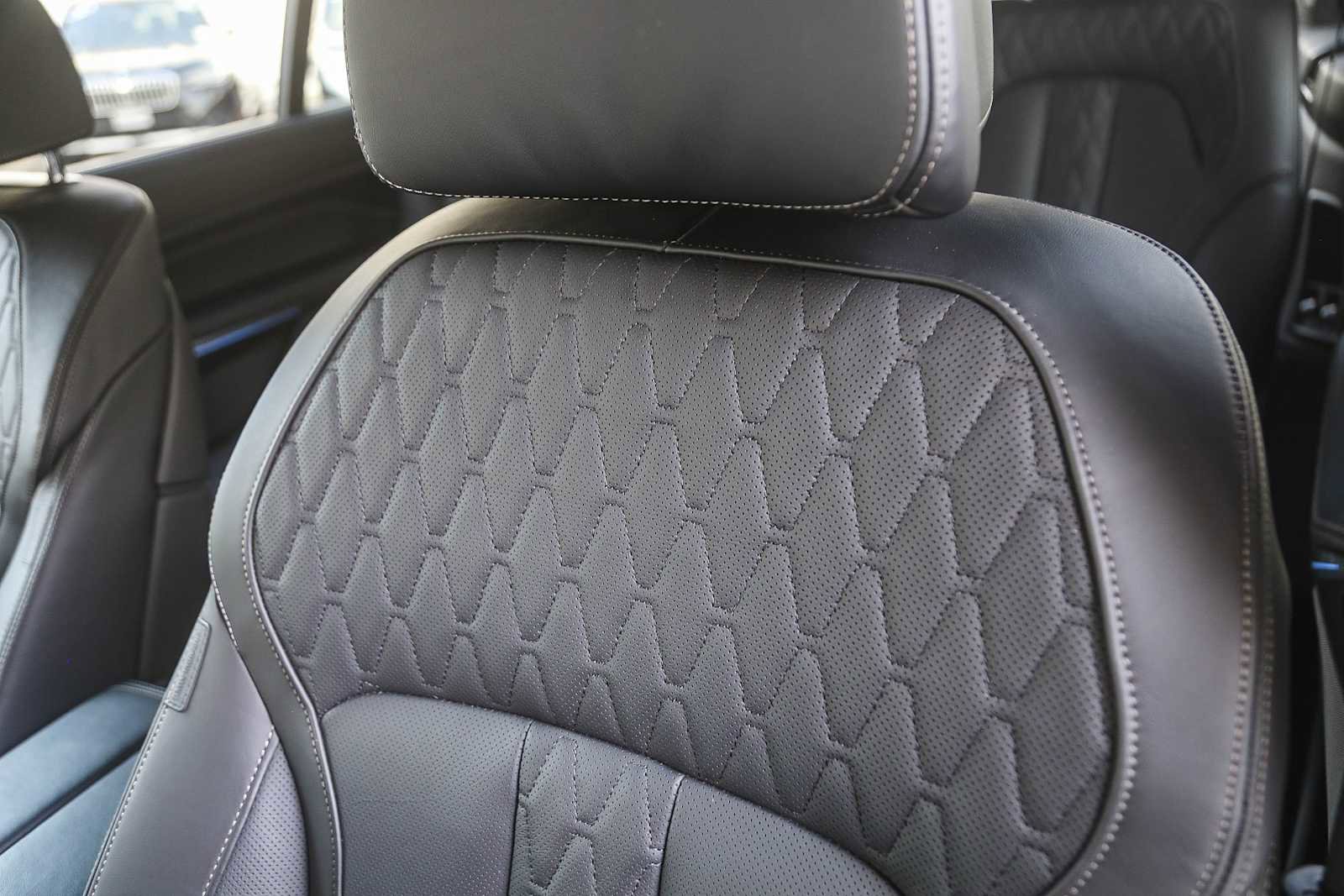 Used 2026 BMW X7 M60i w/ Climate Comfort Package image 21