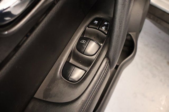 Used 2020 Nissan Rogue SV image 11