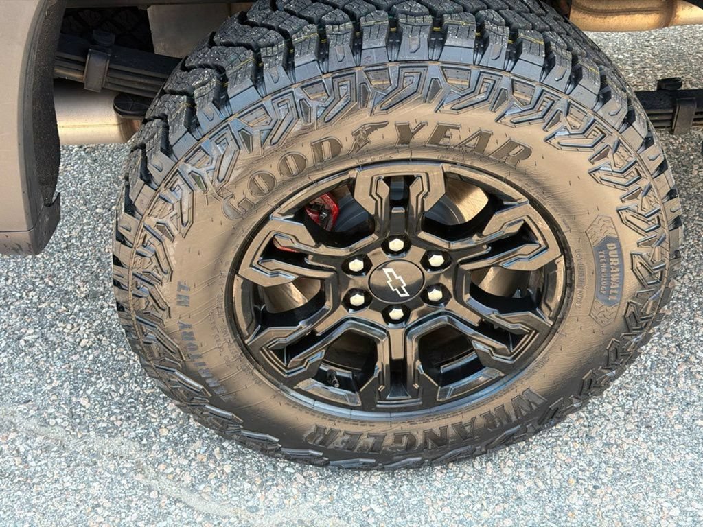 Certified 2022 Chevrolet Silverado 1500 ZR2 w/ Technology Package AWD/4WD image 13