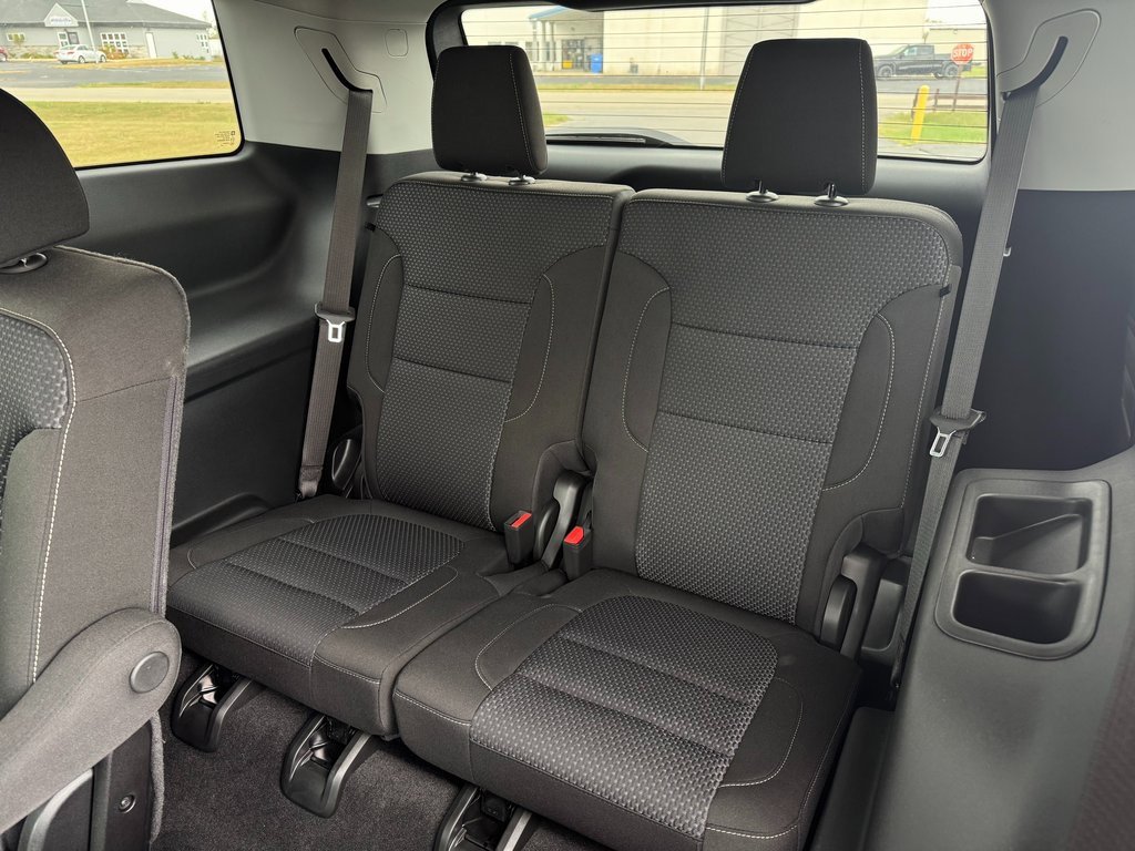 Used 2023 GMC Acadia SLE w/ Driver Convenience Package image 30