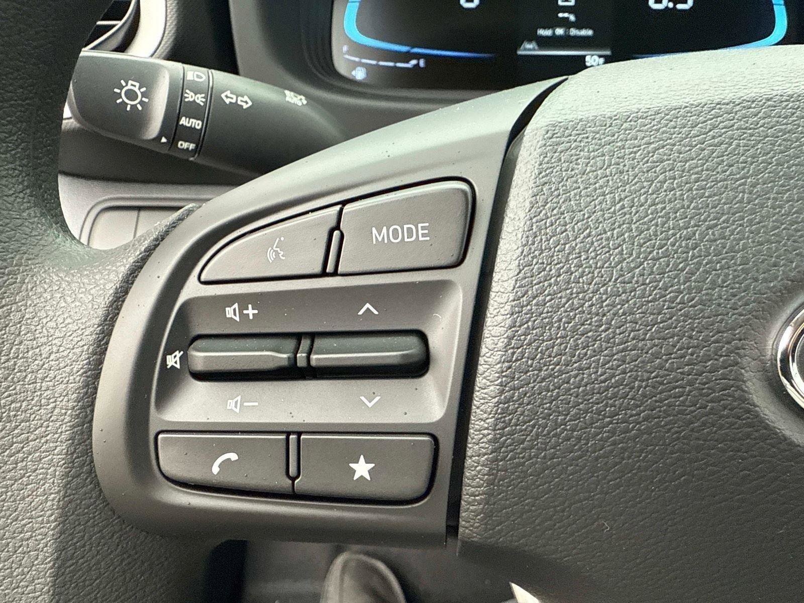 Used 2026 Hyundai Venue SE FWD image 28