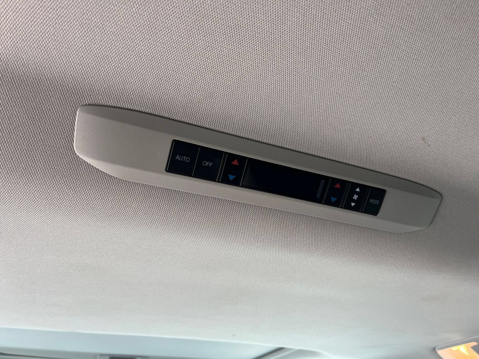 Used 2025 Toyota Sienna XLE FWD image 24