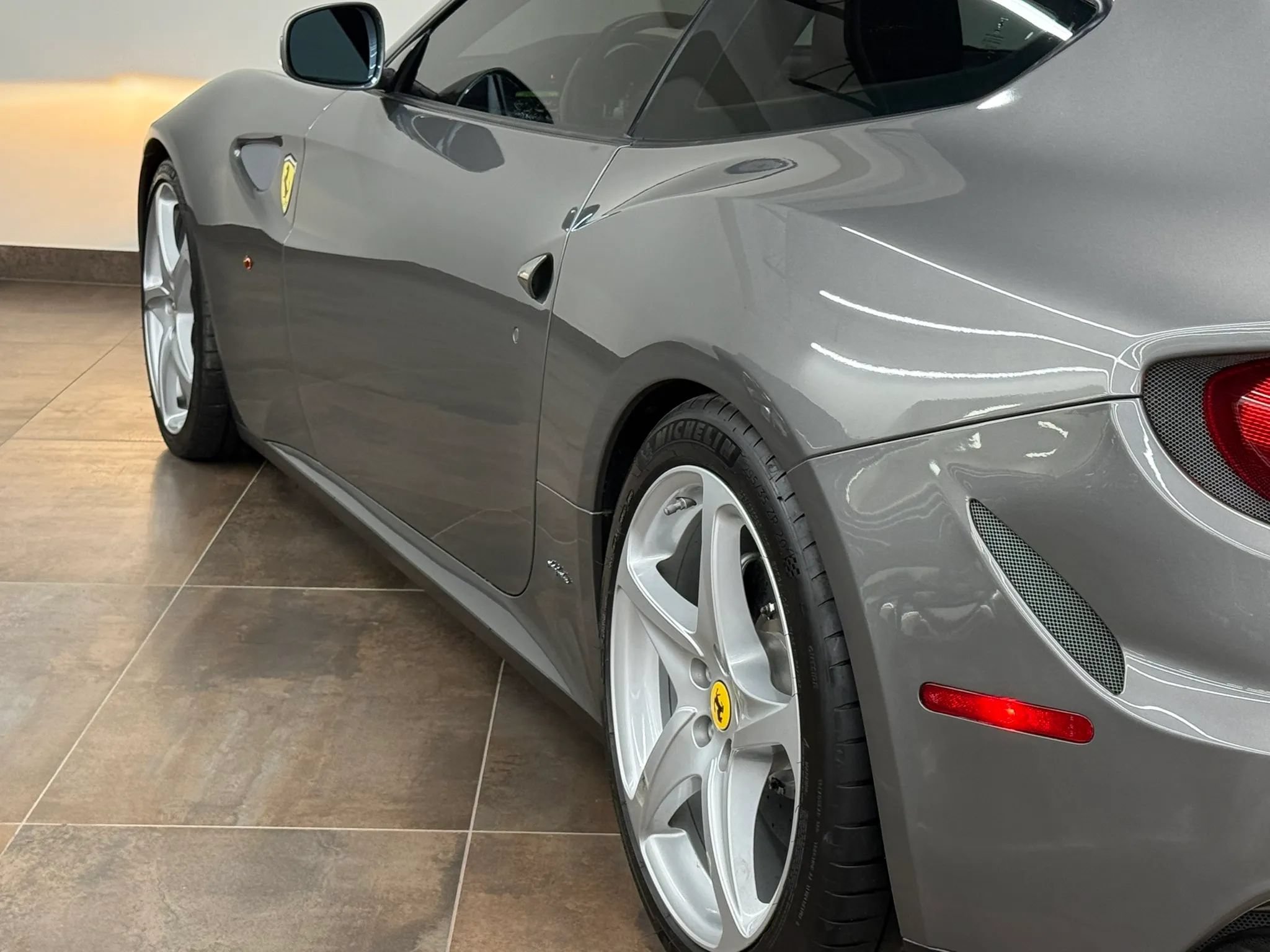 Used 2012 Ferrari FF AWD/4WD image 8