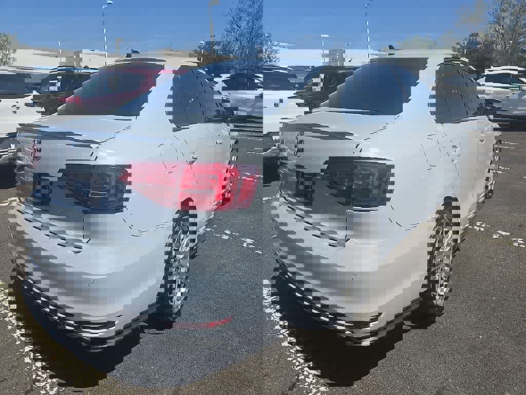 Used 2017 Volkswagen Jetta GLI FWD image 4